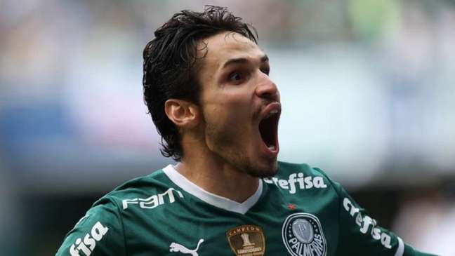 Artilheiro do Palmeiras, Veiga lidera participações em gols do time no ano; Navarro já é o segundo