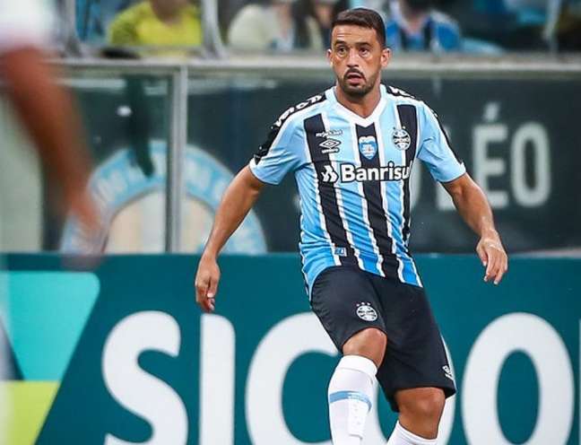 Edílson se irrita após início conturbado do Grêmio: ninguém gosta de perder