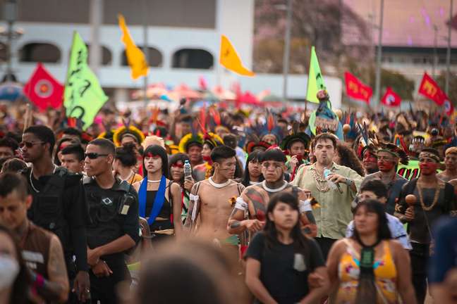 "Nós lutamos todos os dias contra todos os retrocessos que fere diretamente nossas vidas, nossos territórios, e nossos corpos" "Nós lutamos todos os dias contra todos os retrocessos que fere diretamente nossas vidas, nossos territórios, e nossos corpos"