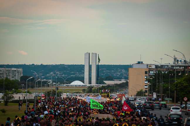 "Hoje ocupamos vários espaços de diferentes setores demarcando as telas e ocupando as redes, as ruas, o campo, as universidades e as cidades" "Hoje ocupamos vários espaços de diferentes setores demarcando as telas e ocupando as redes, as ruas, o campo, as universidades e as cidades"
