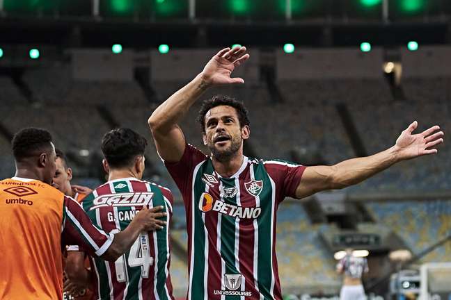 Fluminense sai atr&Atilde;&iexcl;s, mas vira sobre o Vila Nova no Maracan&Atilde;&pound;