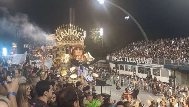 Gaviões da Fiel faz grande desfile no carnaval paulista