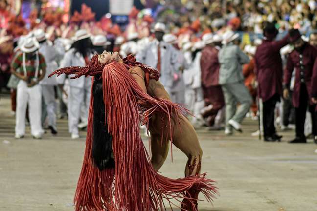 Paolla Oliveira brilhou na Grande Rio 