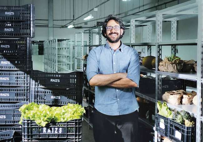 Em 2016, Tomás Abrahão fundou a Raízs, startup de entrega de alimentos orgânicos