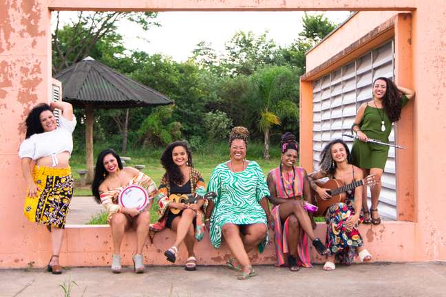 O grupo é formado apenas por mulheres e se define como um “samba de empoderamento”