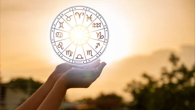 Descubra as influências do céu com ajuda do Guia Astrológico, sobretudo para os signos de Touro e Gêmeos – Shutterstock