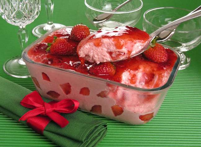 Cremão mousse de morango/Sobremesas para o Dia das Mães fáceis e irresistíveis – Foto: Guia da Cozinha