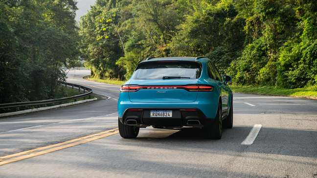 Porsche Macan 2.0 on the road: improved behavior.