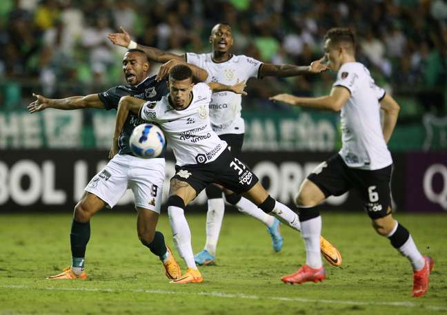 Com pênaltis perdidos, Corinthians empata contra Deportivo Cali 