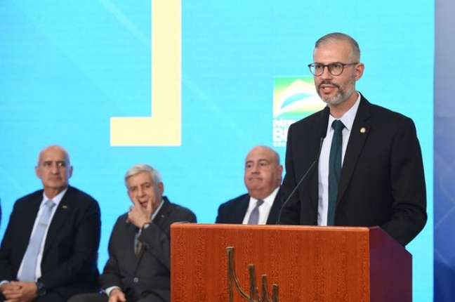 Victor Godoy, novo ministro da Educação, anuncia política de recuperação da aprendizagem pós-pandemia, mas não detalha o plano