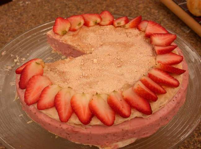 Torta de morango com massa folhada – Foto: Guia da Cozinha