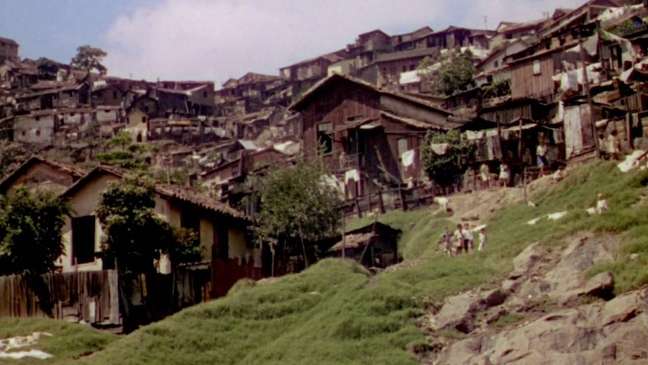 Favela da zona sul carioca, filmada em technicolor por Welles. O interesse do cineasta pela cultura dos morros gerou atritos com o governo brasileiro e os executivos da RKO