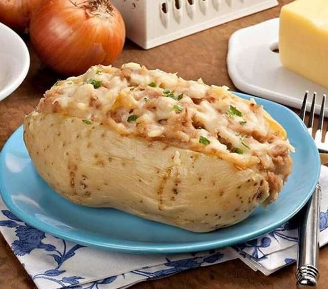 Stuffed Potatoes with Tuna (Reproduction / Culinary Guide)