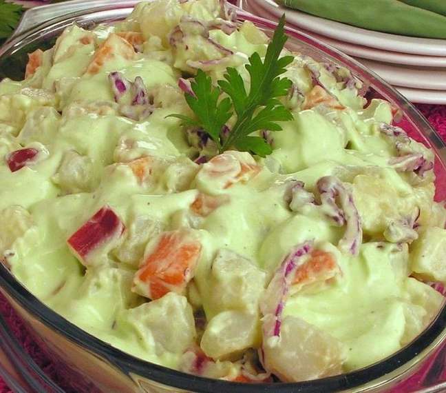 Salada de batata com maionese de salsa (Reprodução / Guia da Cozinha)