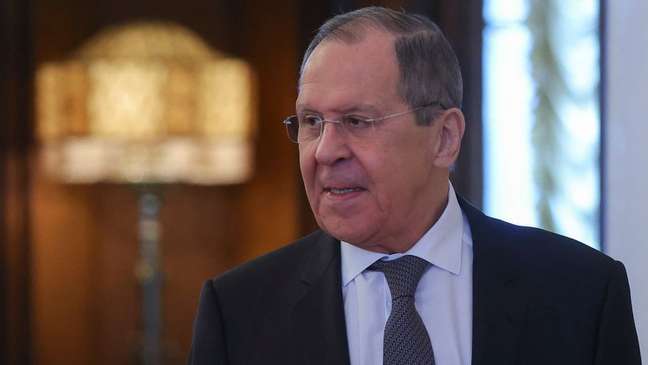 Lavrov alertou que os carregamentos de armas ocidentais que chegam à Ucrânia são alvos legítimos para as forças russas