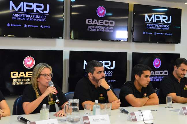 Agentes do GAECO durante entrevista coletiva sobre a Operação Calígula, no Rio de Janeiro, nesta terça-feira, 10 de maio.