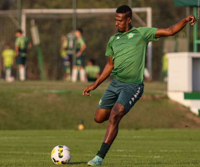 'Tenho um histórico bom contra eles' diz zagueiro ex-Palmeiras que está na Portuguesa-RJ