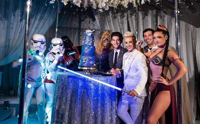 Casamento temática de 'Star Wars' do irmão de Ariane Grande, Frankie Grande, com o ator Hale Leon.
