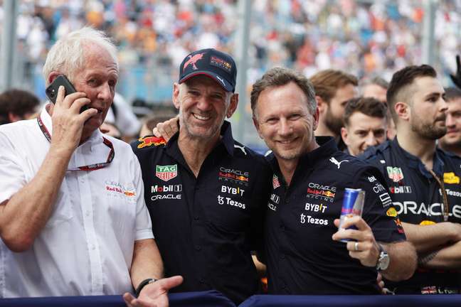 Helmut Marko, Adrian Newey e Christian Horner: os sorrisos voltaram a aparecer na Red Bull