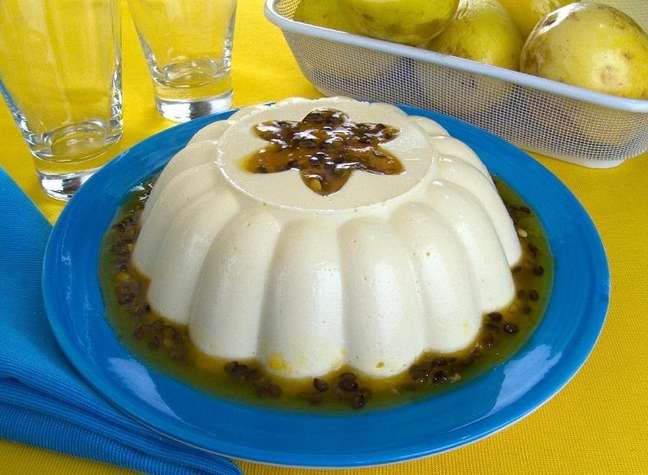 Guia da Cozinha - Receita de mousse de maracujá com calda Guia da Cozinha - Receita de mousse de maracujá com calda