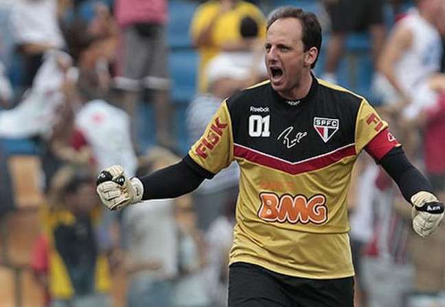 Rogério Ceni marcou seu centésimo gol da carreira na Arena Barueri (Foto: Tom Dib/LANCE!Press) Rogério Ceni marcou seu centésimo gol da carreira na Arena Barueri (Foto: Tom Dib/LANCE!Press)