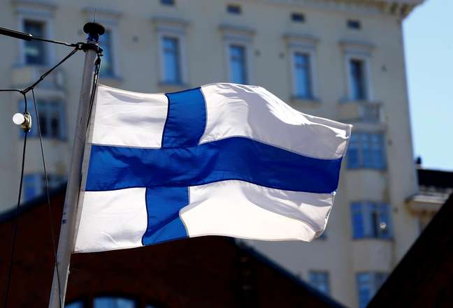 Bandeira da Finlândia em Helsinque 03/05/2017 