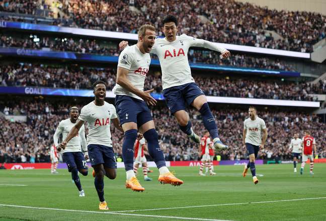 Tottenham vence Arsenal e segue vivo por vaga na Liga dos Campeões
