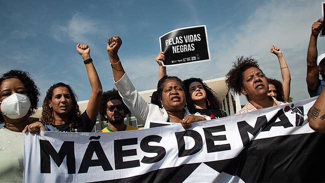 Movimento negro faz ato em frente ao STF Movimento negro faz ato em frente ao STF
