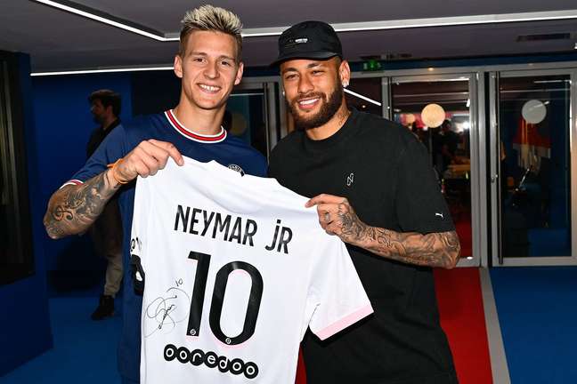 Fabio Quartararo ganhou camisa assinada por Neymar 