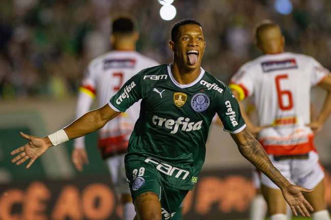 Danilo, jogador do Palmeiras, comemora seu gol durante partida contra o Juazeirense.