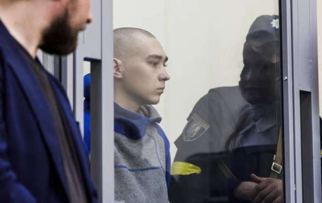 Ucrânia inicia julgamento de 1º militar russo acusado de crime de guerra