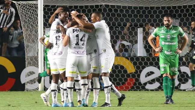 Santos venceu o Coritiba por 3 a 0 na Vila Belmiro (Foto: Mauricio de Souza / LANCEPRESS!)