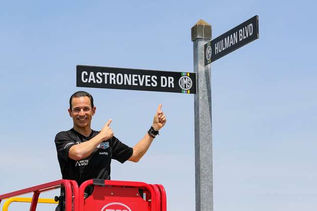 Helio Castroneves foi homenageado com rua interna no Indianapolis Motor Speedway 