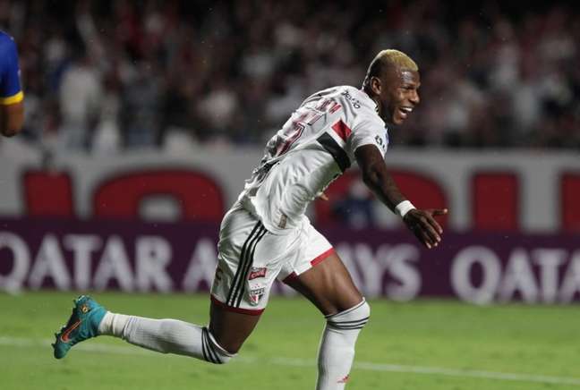 O zagueiro Arboleda marcou o primeiro gol do São Paulo contra o Juventude (Foto: Rubens Chiri/Saopaulofc.net)