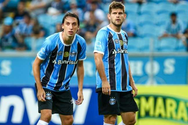 Dupla de zagueiros não preocupa diretoria por renovação contratual
