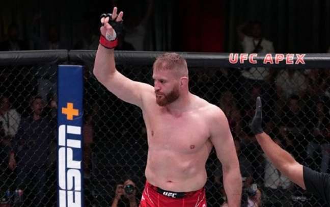 Blachowicz foi declarado vencedor após Rakic lesionar o joelho durante luta no UFC Vegas 54 (Foto: Divulgação/UFC)