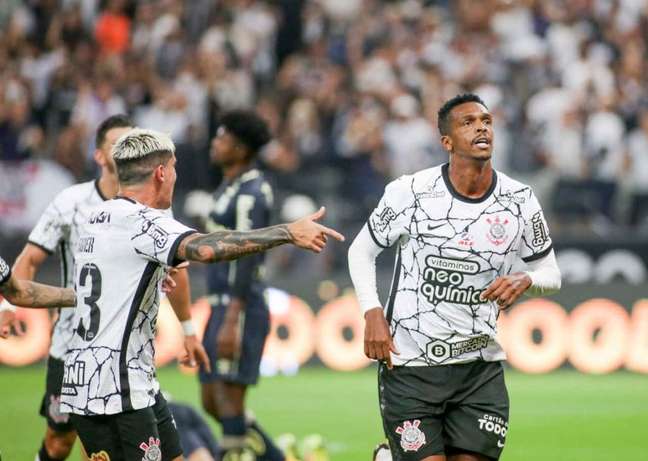 Atacante do Corinthians Jô foi o único a se pronunciar sobre o fato após o jogo (Foto: Rodrigo Coca/Ag.Corinthians)