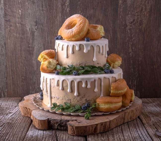 Bolo com donuts Bolo com donuts