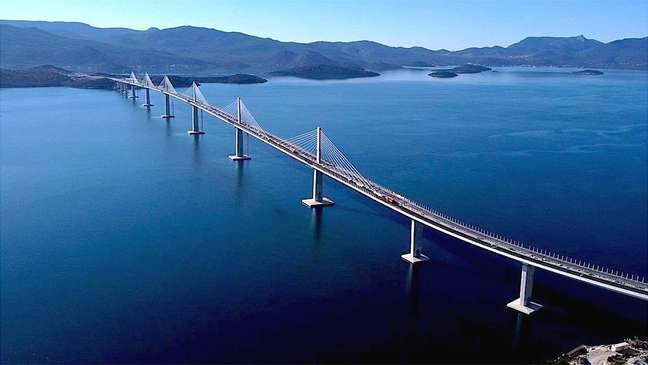 Ponte Pelješac, na Croácia, em construção Ponte Pelješac, na Croácia, em construção