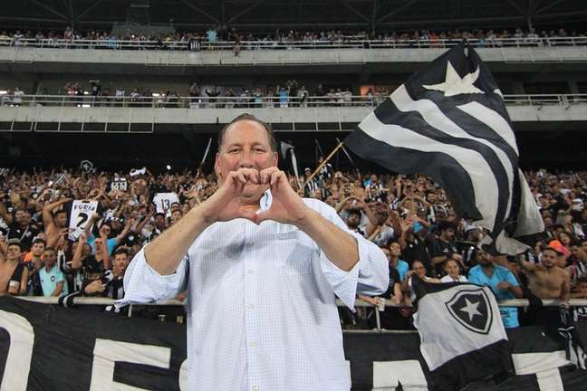 John Textor vive estado de graça com a torcida (Foto: Vítor Silva/Botafogo)