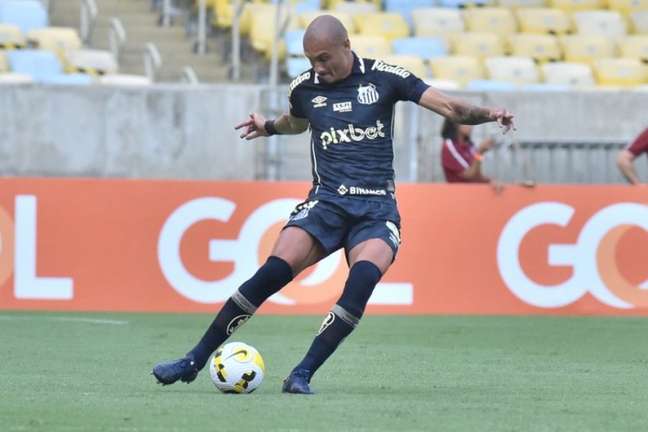 Maicon rebateu críticas a respeito do desempenho do Santos como visitante (Foto: Ivan Storti/Santos FC)