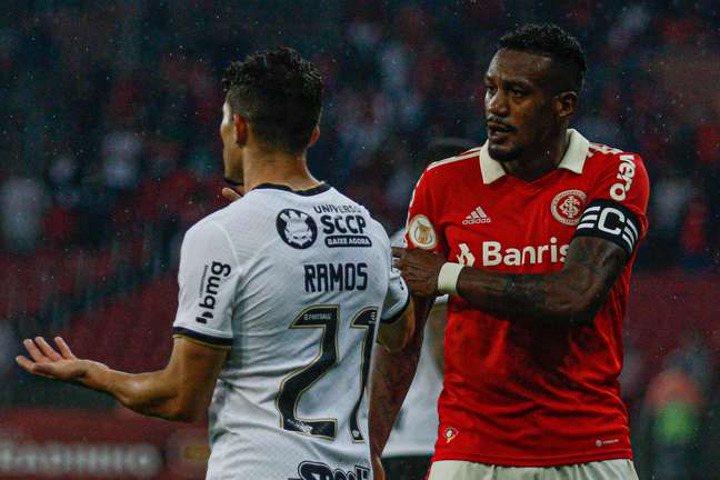 Perícia contratada pelo Corinthians conclui que Rafael Ramos não cometeu injúria racial