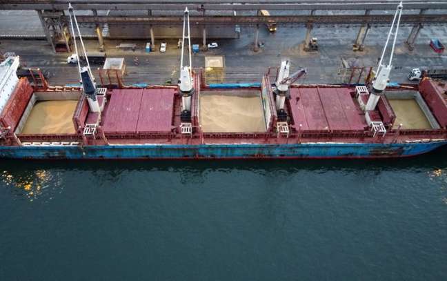 Cargueiro descarrega soja no Porto de Paranaguá, PR
03/12/2020
REUTERS/Rodolfo Buhrer