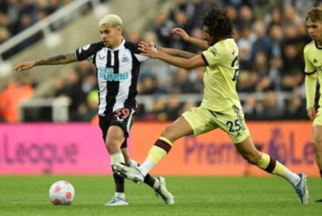 Bruno Guimarães é nome de destaque do Newcastle (Foto: OLI SCARFF / AFP)