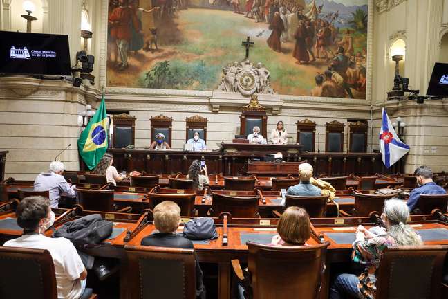 Levantamento do Estadão mostra que de abril de 2020 a abril de 2021 os parlamentares municipais do Rio gastaram R$ 5,2 milhões em combustível