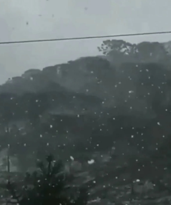 No Morro das Antenas, em Urupema (SC), nevou pela primeira vez no ano 