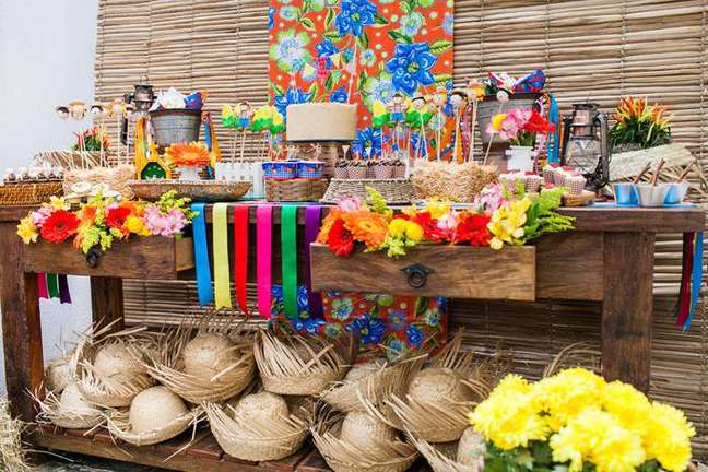 12. Decoração de festa junina floral – Foto Bangalo da Tati