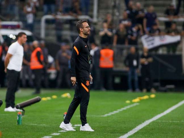 Auxiliar valoriza empate do Corinthians com um homem a menos