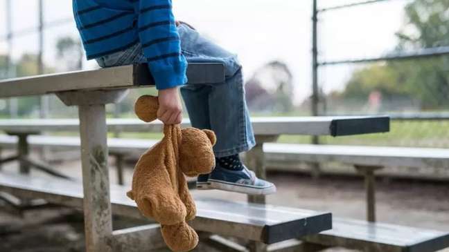 Projeto &eacute; alvo de diverg&ecirc;ncias. A ONG Todos pela Educa&ccedil;&atilde;o aponta que iniciativa ignoraria os impactos positivos da socializa&ccedil;&atilde;o que as crian&ccedil;as e adolescentes experimentam no ambiente escolar