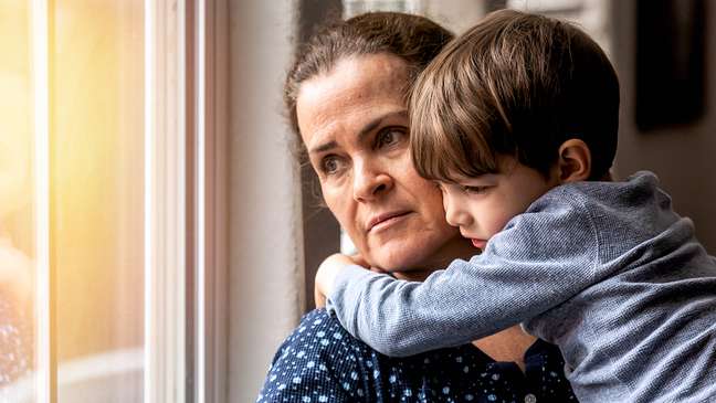 Estresse de mães de pessoas com autismo é semelhante ao de combatentes de Guerra
